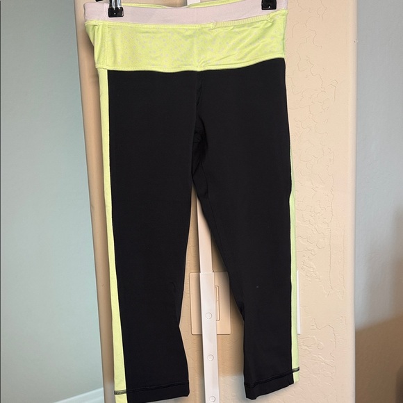 lululemon athletica Other - LULULEMON TRAING KNEE LENGTH WOMENS LEGGING Sz 4